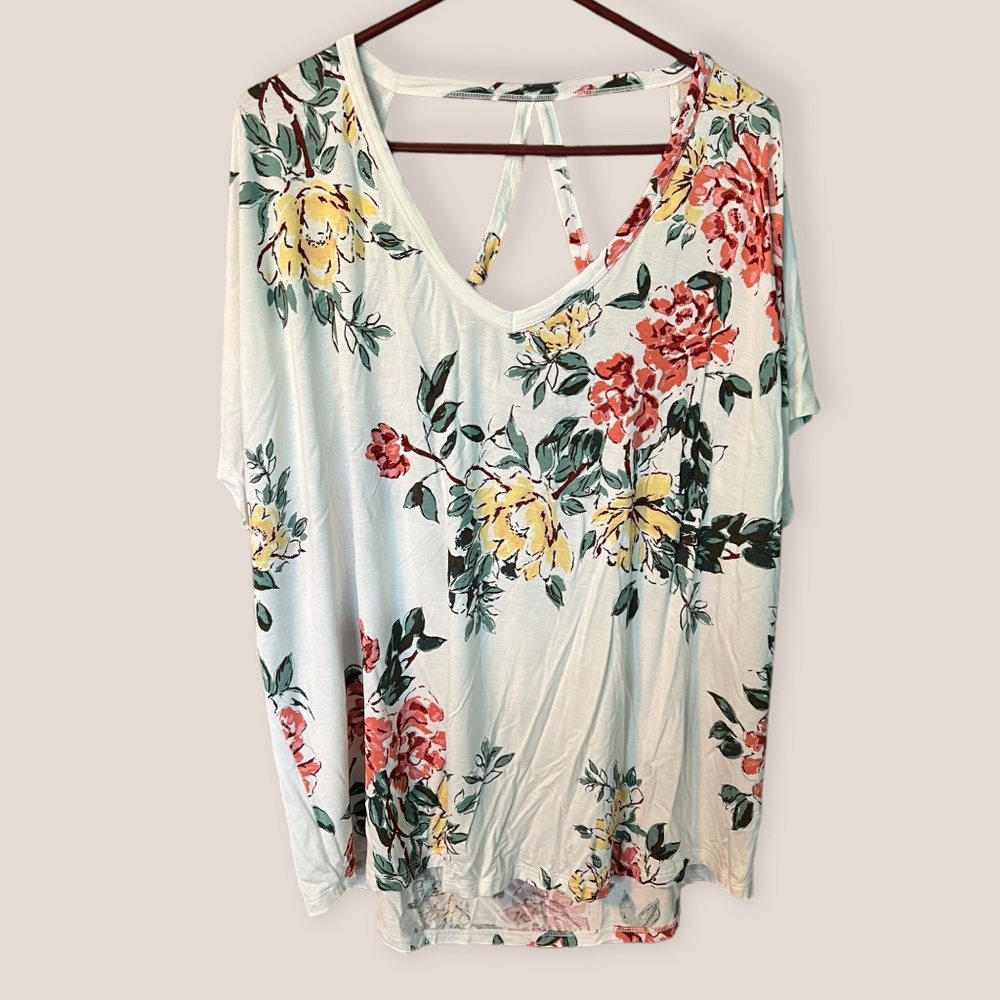 ⭐️3/$15⭐️ Maurices Plus Size 24/7 White Floral Cowl Back Tee